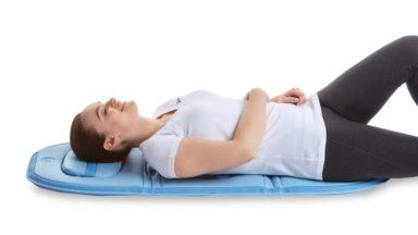 Uporaba aplikatorja A11P za udobno terapijo v ležečem položaju. Primeren za odpravljanje težav s hrbtom, hrbtenico in sklepi.