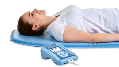 Uporaba Biomag magnetne terapije s pomočjo aplikatorja A12PL za terapijo hrbta. Primeren je za doseganje zdravilnih učinkov in proti bolečinam hrbta.